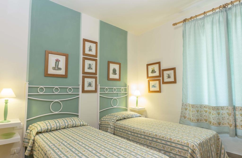 Villa Monserrato - Goelba Porto Azzurro Eksteriør billede