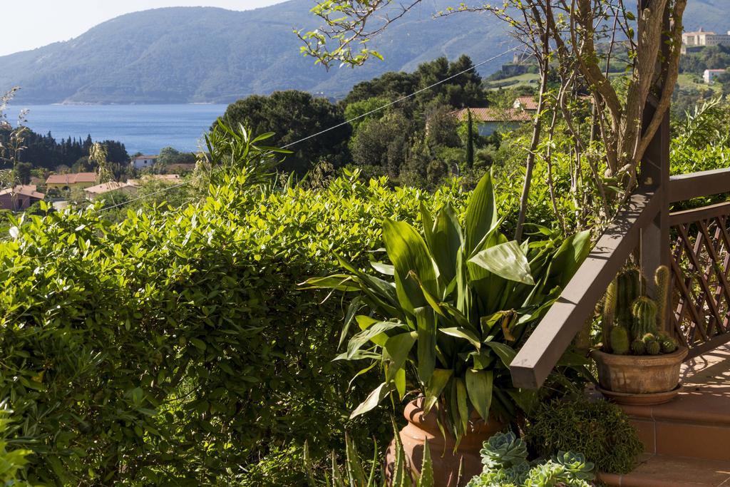 Villa Monserrato - Goelba Porto Azzurro Eksteriør billede
